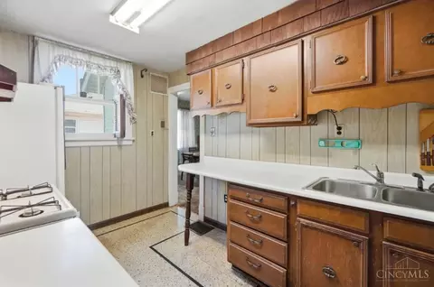 Kitchen - 7501 Ross Ave, Cincinnati, OH 45237 photo 3 of 5
