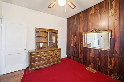 Bedroom - 7501 Ross Ave, Cincinnati, OH 45237 photo 3 of 9