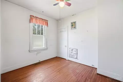 Bedroom - 7501 Ross Ave, Cincinnati, OH 45237 photo 4 of 9
