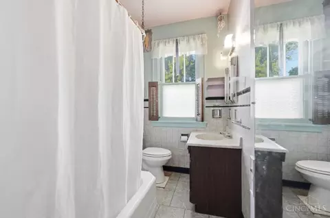 Bath - 7501 Ross Ave, Cincinnati, OH 45237 photo 1 of 2