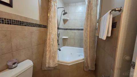Bath - 4150 Brookfield Dr, Cincinnati, OH 45245 photo 1 of 4