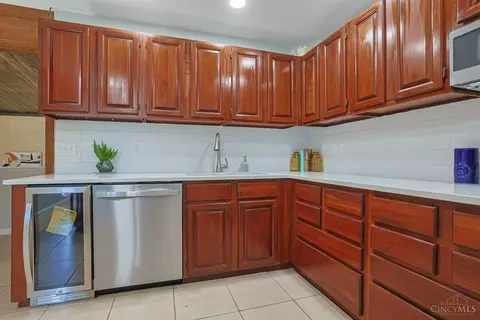 Kitchen - 8608 Zenith Ct, Cincinnati, OH 45231 photo 3 of 4
