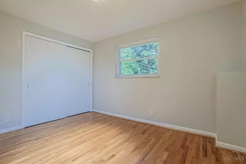 Bedroom - 8608 Zenith Ct, Cincinnati, OH 45231 photo 7 of 10