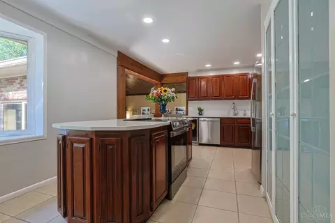 Kitchen - 8608 Zenith Ct, Cincinnati, OH 45231 photo 2 of 4