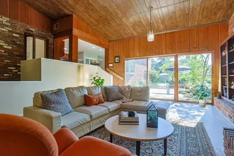 Living - 8608 Zenith Ct, Cincinnati, OH 45231 photo 6 of 9