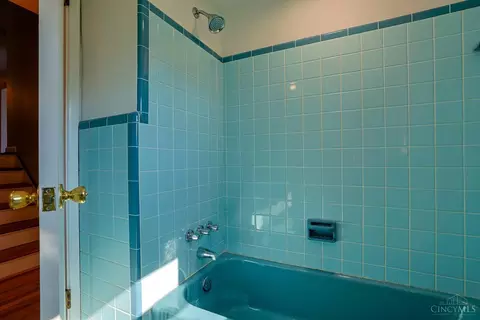 Bath - 8608 Zenith Ct, Cincinnati, OH 45231 photo 5 of 5