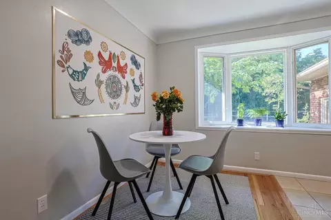 Dining - 8608 Zenith Ct, Cincinnati, OH 45231 photo 4 of 5