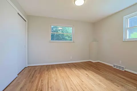 Bedroom - 8608 Zenith Ct, Cincinnati, OH 45231 photo 6 of 10