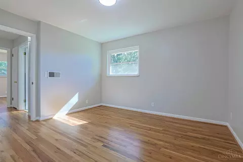 Bedroom - 8608 Zenith Ct, Cincinnati, OH 45231 photo 3 of 10