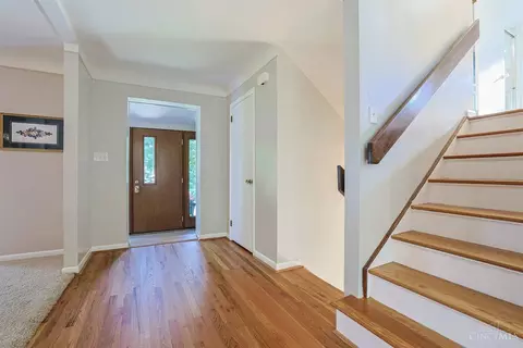 Entry Way - 8608 Zenith Ct, Cincinnati, OH 45231 photo 3 of 4