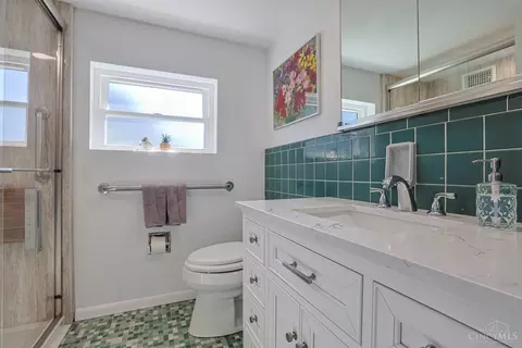 Bath - 8608 Zenith Ct, Cincinnati, OH 45231 photo 1 of 5