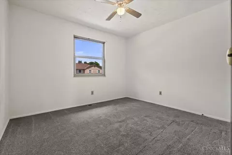 Bedroom - 279 Jonathan Ct, Cincinnati, OH 45255 photo 3 of 5