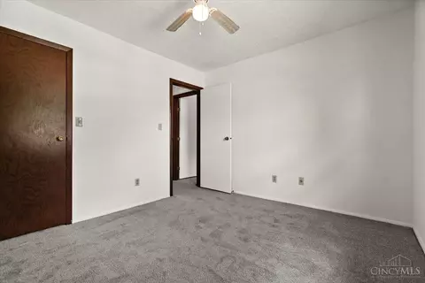 Bedroom - 279 Jonathan Ct, Cincinnati, OH 45255 photo 2 of 5