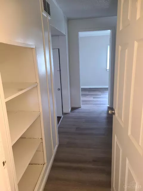 Entry Way - 1729 Pulte St, Cincinnati, OH 45225 photo 2 of 2
