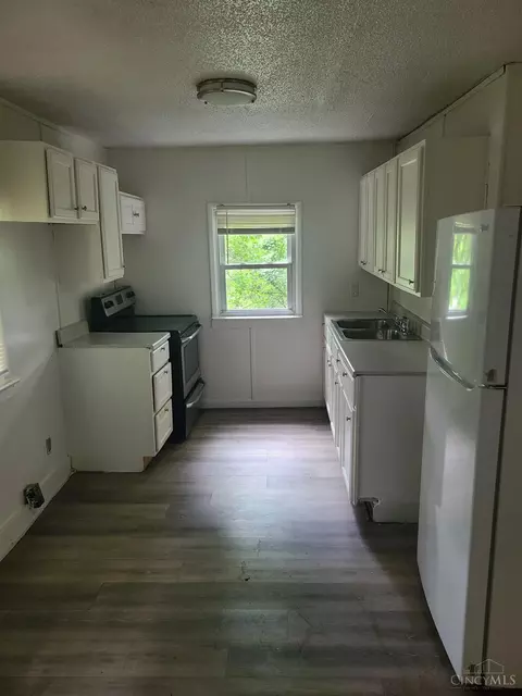 Kitchen - 1729 Pulte St, Cincinnati, OH 45225 photo 1 of 2