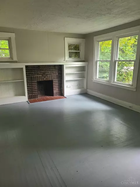 Living - 1729 Pulte St, Cincinnati, OH 45225 photo 1 of 1