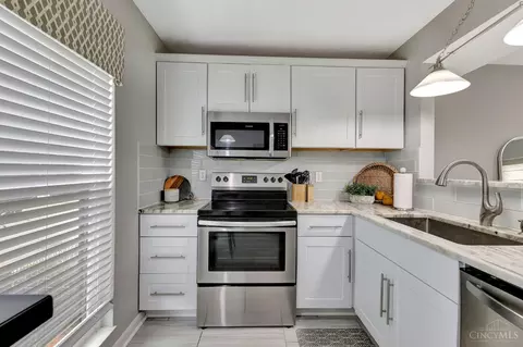 Kitchen - 1012 John St, Cincinnati, OH 45203 photo 6 of 8