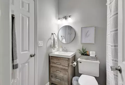 Bath - 1012 John St, Cincinnati, OH 45203 photo 3 of 6