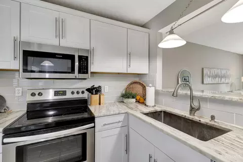 Kitchen - 1012 John St, Cincinnati, OH 45203 photo 5 of 8
