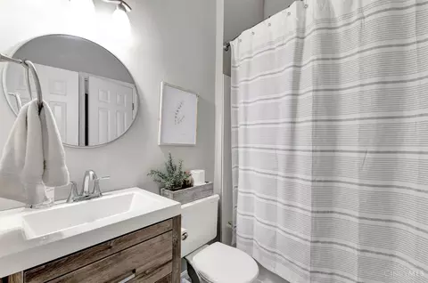 Bath - 1012 John St, Cincinnati, OH 45203 photo 4 of 6