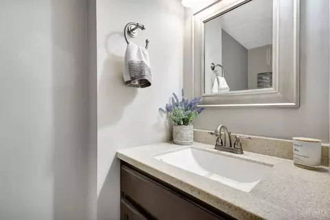 Bath - 1012 John St, Cincinnati, OH 45203 photo 2 of 6