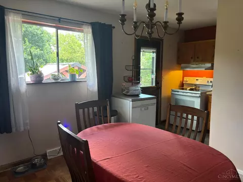 Dining - 2764 Cornwall Dr, Cincinnati, OH 45231 photo 2 of 2