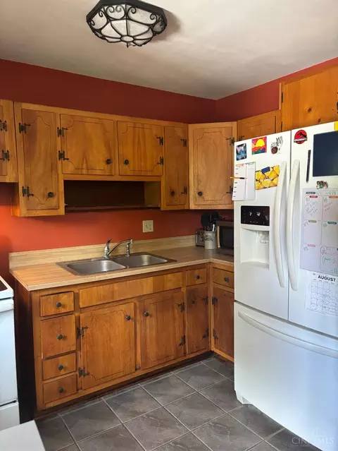 Kitchen - 2764 Cornwall Dr, Cincinnati, OH 45231 photo 3 of 3