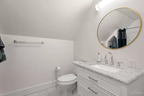 Bath - 2621 Hackberry St, Cincinnati, OH 45206 photo 2 of 4
