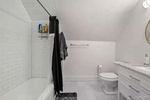 Bath - 2621 Hackberry St, Cincinnati, OH 45206 photo 4 of 4