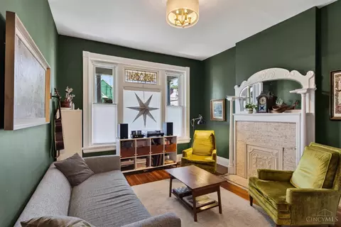 Living - 1612 Dexter Ave, Cincinnati, OH 45206 photo 1 of 8