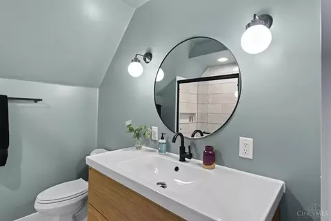 Bath - 1612 Dexter Ave, Cincinnati, OH 45206 photo 5 of 7