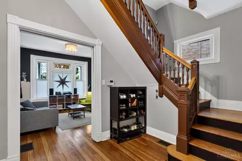 Entry Way - 1612 Dexter Ave, Cincinnati, OH 45206 photo 3 of 13