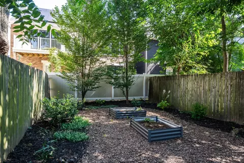 Exterior - 1612 Dexter Ave, Cincinnati, OH 45206 photo 13 of 15