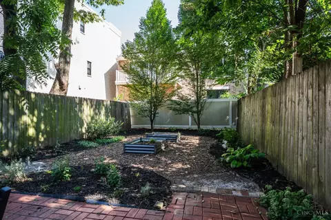 Exterior - 1612 Dexter Ave, Cincinnati, OH 45206 photo 12 of 15