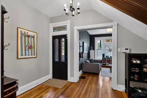 Entry Way - 1612 Dexter Ave, Cincinnati, OH 45206 photo 2 of 13