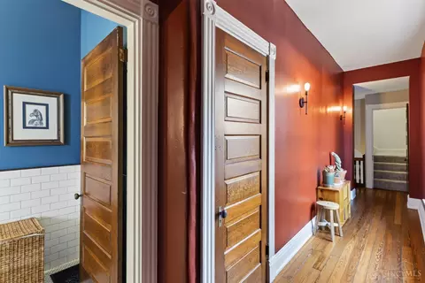 Entry Way - 1612 Dexter Ave, Cincinnati, OH 45206 photo 10 of 13