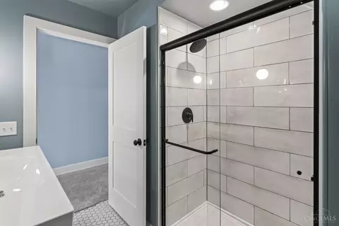Bath - 1612 Dexter Ave, Cincinnati, OH 45206 photo 6 of 7