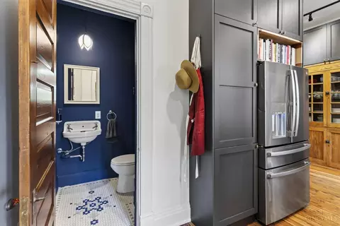 Bath - 1612 Dexter Ave, Cincinnati, OH 45206 photo 1 of 7
