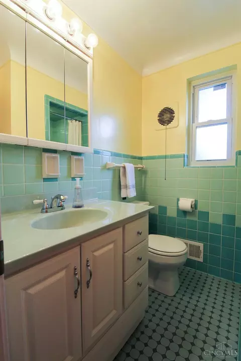 Bath - 3743 Langhorst Ct, Cincinnati, OH 45236 photo 2 of 2