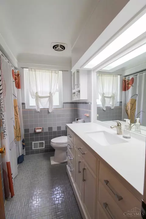Bath - 3743 Langhorst Ct, Cincinnati, OH 45236 photo 1 of 2