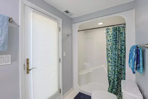 Bath - 7434 Drake Rd, Cincinnati, OH 45243 photo 6 of 6