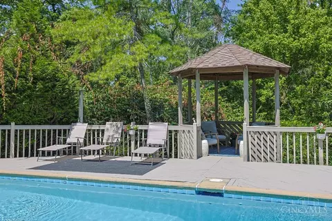 Exterior - 7434 Drake Rd, Cincinnati, OH 45243 photo 5 of 12