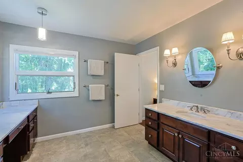 Bath - 7434 Drake Rd, Cincinnati, OH 45243 photo 4 of 6