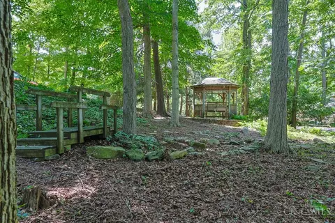 Exterior - 7434 Drake Rd, Cincinnati, OH 45243 photo 10 of 12