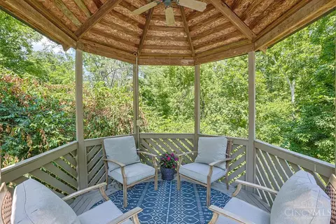 Exterior - 7434 Drake Rd, Cincinnati, OH 45243 photo 7 of 12