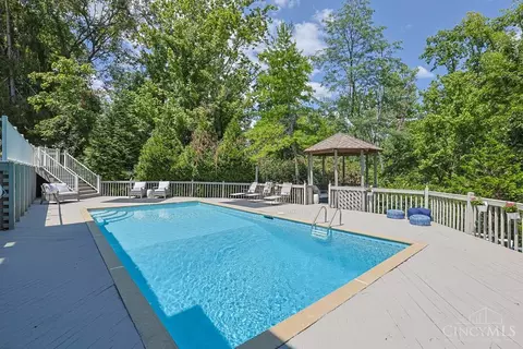 Exterior - 7434 Drake Rd, Cincinnati, OH 45243 photo 4 of 12