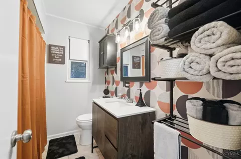 Bath - 6251 Crestview Pl, Cincinnati, OH 45230 photo 1 of 5