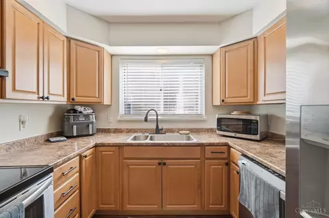 Kitchen - 6251 Crestview Pl, Cincinnati, OH 45230 photo 4 of 6