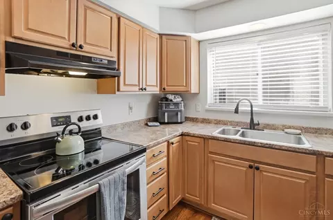 Kitchen - 6251 Crestview Pl, Cincinnati, OH 45230 photo 3 of 6
