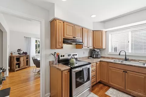 Kitchen - 6251 Crestview Pl, Cincinnati, OH 45230 photo 2 of 6